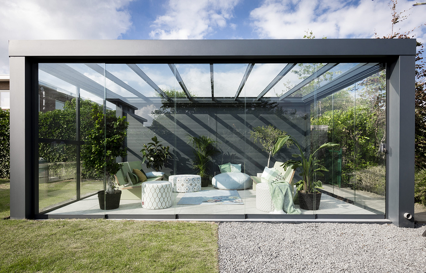 Beschut tegen weer en wind met glazen schuifwanden blog verasol b1399557